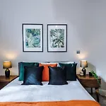 Exquisite Gem - Garden Apartment York
