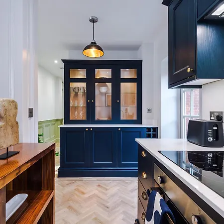 Exquisite Gem - Garden Apartment *