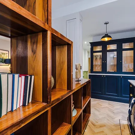 Exquisite Gem - Garden Appartement York