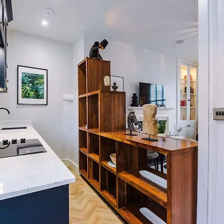 Exquisite Gem - Garden Apartment York