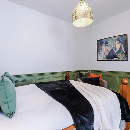 Exquisite Gem - Garden Apartment *