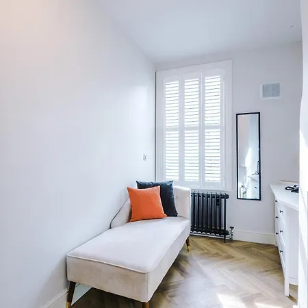 Exquisite Gem - Garden Apartment *