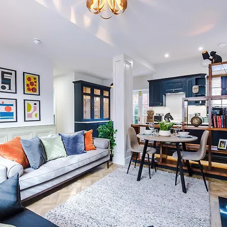 Exquisite Gem - Garden Apartment York