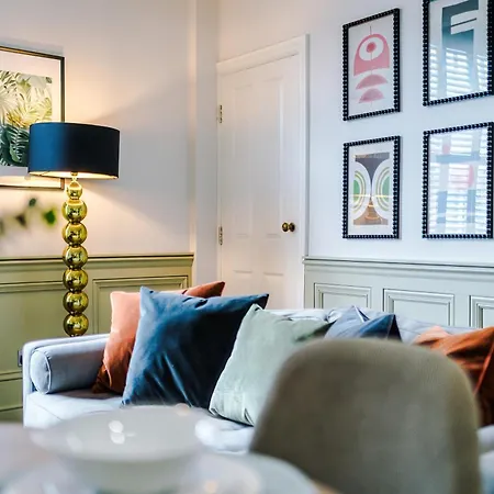 Exquisite Gem - Garden Apartment