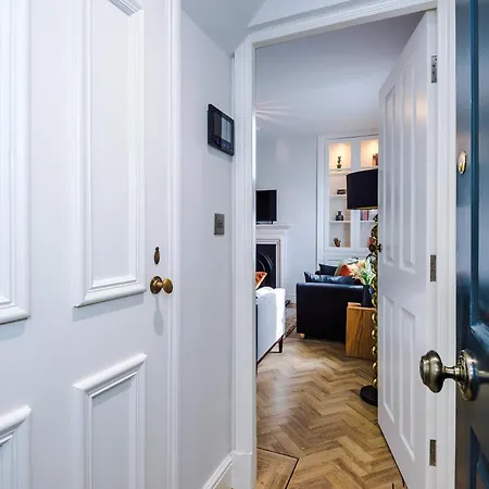 Exquisite Gem - Garden Appartement York