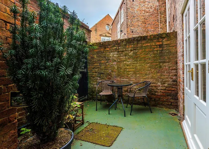 Exquisite Gem - Garden